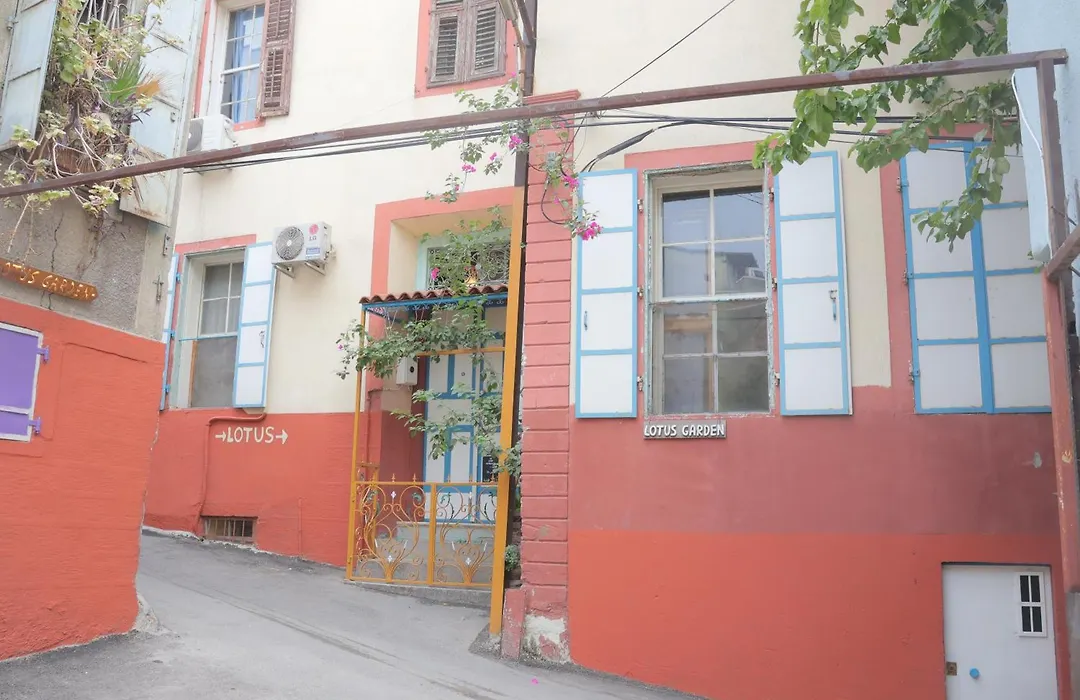 Lotus Garden Hostel Izmir-1